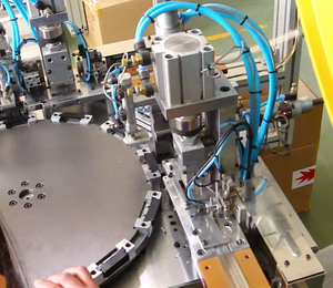 凸轮分割器在转盘自动化设备上的应用